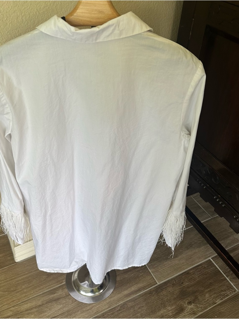 Aureum Women’s White Button-Front Shirt with Feather Trim size M - Picture 3 of 7